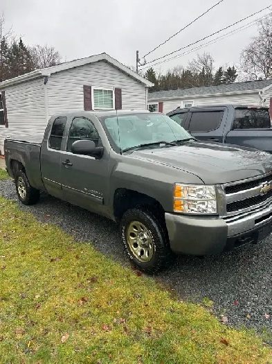 2011 Chevrolet Silverado 1500 LT 5.3L V8 4X4 Extended Cab Image# 1