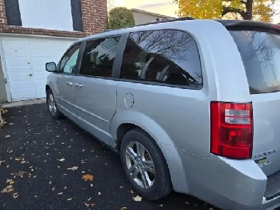 DODGE GRAN CARAVAN 2010 Image# 1