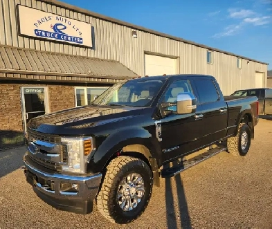2017 Ford F350 Crew Cab 4X4 XLT 6.7L - Rebuilt Title Image# 1