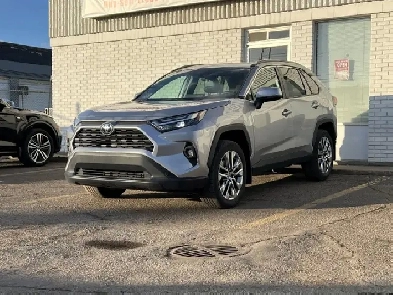 2022 Toyota RAV4 XLE| AWD| Apple Carplay| Low Mileage Image# 1