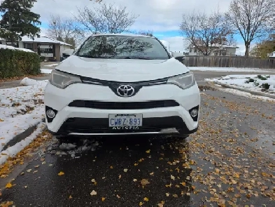 2016 Toyota Rav 4 XLE AWD ! Image# 1