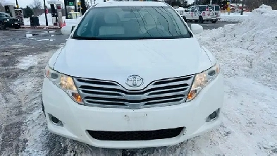 2011 Toyota Venza LE Image# 1