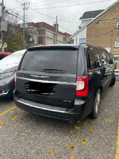 Selling My Chrysler town and Country Limited edition Image# 1