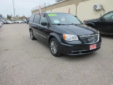 2014 Chrysler Town & Country Touring Image# 1