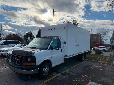 2008 GMC 16 ft Cube Van Image# 1