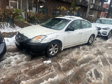 Nissan Altima 2009 2000$ Négociable Image# 1