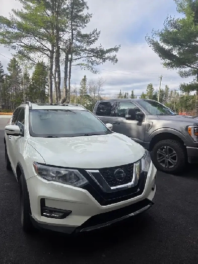 2018 Nissan Rogue SV Image# 1