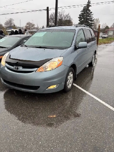 2010 Toyota Sienna Le Pristene Condition Image# 1