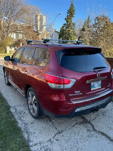 2016 Pathfinder Platinum ONE OWNER Just safetied. Never in an ac Image# 1