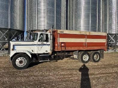 GMC general grain truck Image# 1