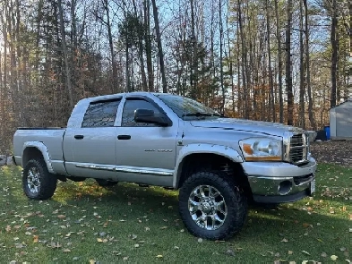 2006 dodge 2500 megacab Image# 1