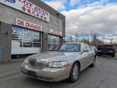 2011 Lincoln Town Car Signature Limited Image# 1