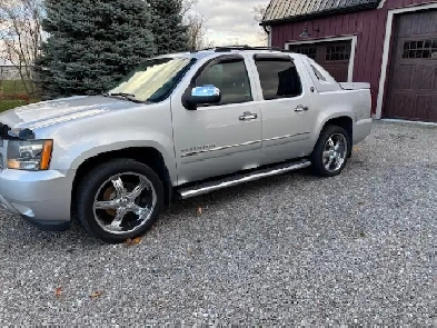 2013 Chevy Avalanche Image# 1