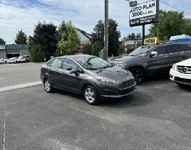 2015 Ford Fiesta SE Image# 1