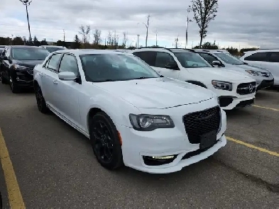 2023 Chrysler 300 Touring Image# 1