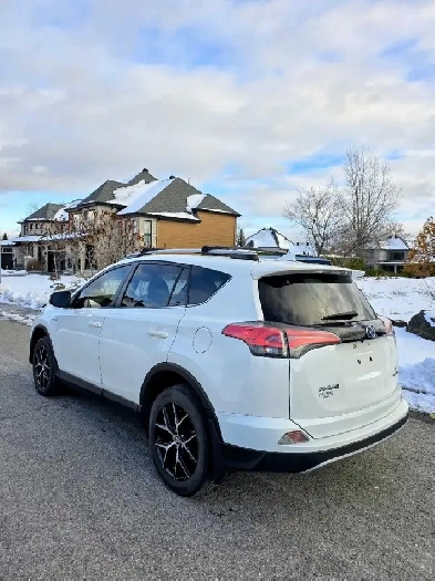 2018 toyota rav4 hybrid limited se Image# 1