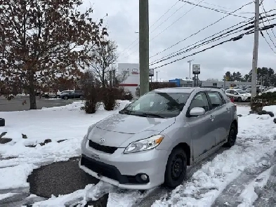 Toyota Matrix Familiale automatique 4 portes à traction 2011 à v Image# 1