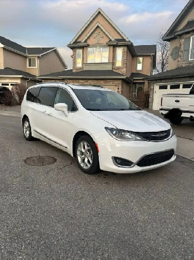 MECHANIC SPECIAL - 2018 Chrysler Pacifica Touring-L Image# 1