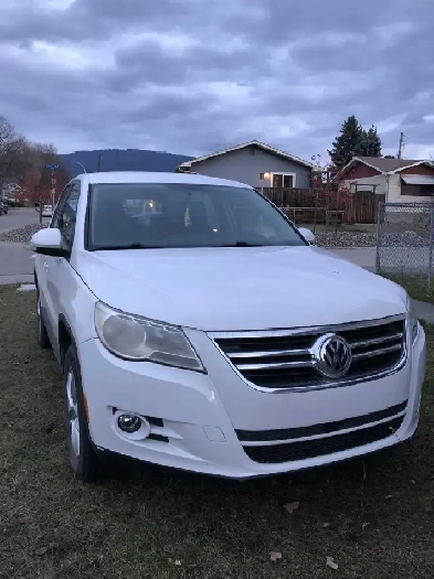 White Tiguan Volkswagen SUV