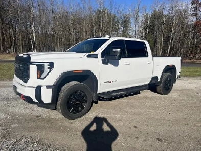 2024 GMC AT4 2500 HD Image# 1