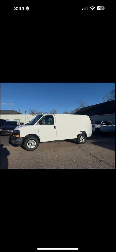 2025 GMC Savanna 2500 Cargo VAN V8 6.6L Image# 1
