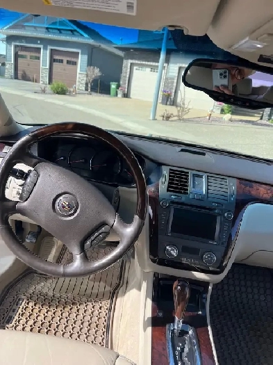 2010 Cadillac DTS Limited Image# 1