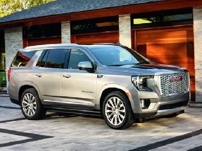 2023 Yukon Denali with duramax 3.0 one owner Image# 1
