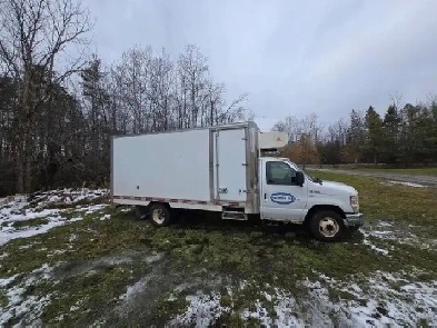 2016 Ford E-450 refrigerated 16 foot cube van Image# 1