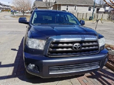 2011 Toyota Sequoia SR5 V8/4.6L 1st Owner Runs Well Image# 1