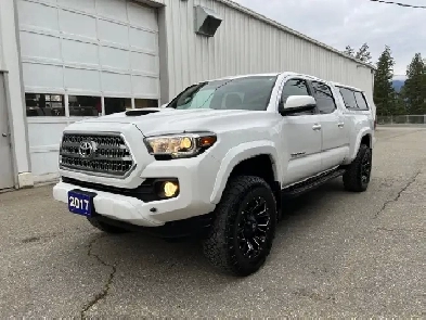 2017 Toyota Tacoma TRD Sport TRD SPORT TACOMA WITH COLOUR MAT... Image# 1