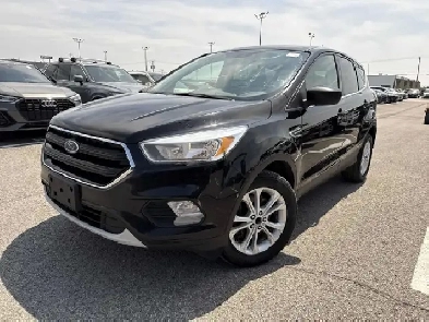 2017 Ford Escape SE  GREAT CONDITION CLEAN AND READY TO GO