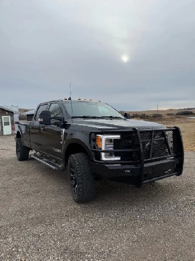2019 F350 Lariat 67 Powerstroke 8 Box 223000 km