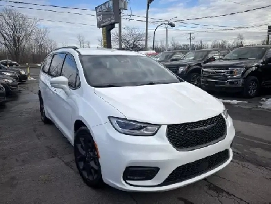 2022 CHRYSLER Pacifica Touring L Image# 1