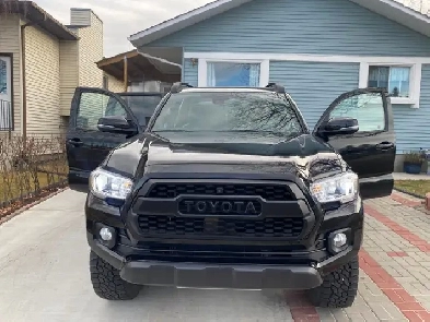 2023 Toyota Tacoma – Excellent Condition – 49,000 km – Alberta Image# 1