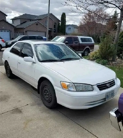 2001 Toyota Camry XLE V6 Image# 1