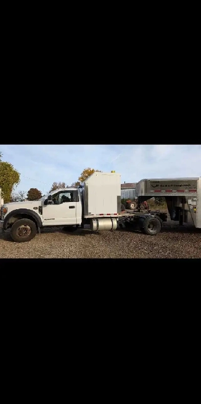 2021 F600 sleeper cab with bunk heat 4x4