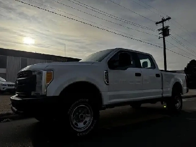 2017 Ford Super Duty F-350 SRW 4WD Crew Cab - 176K - CLEAN CAR F Image# 1