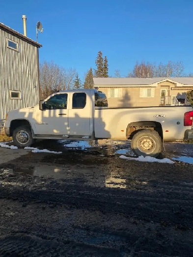 2007 GMC 3500 Extended Cab Image# 1