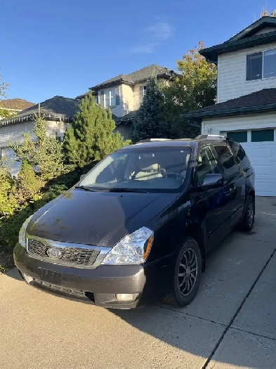 2012 Kia Sedona Family Van Image# 1