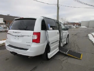 WHEELCHAIR VAN ADAPTE,  2016 CHRYSLER TOWN & COUNTRY LTD, MINT! Image# 1