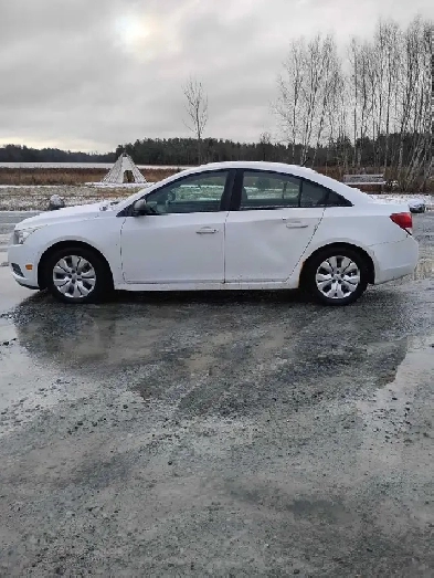 Selling 2014 Chevy Cruze Image# 1