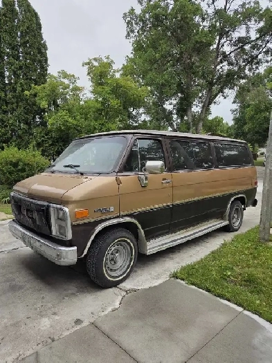 GMC RALLY VAN STX Image# 1