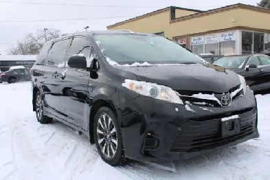 2019 Toyota Sienna LE Image# 1