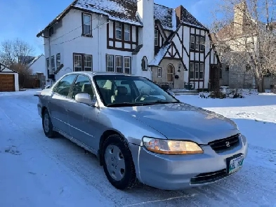 2002 Honda Accord EX-L V6 Just safetied Outstanding condition Image# 1