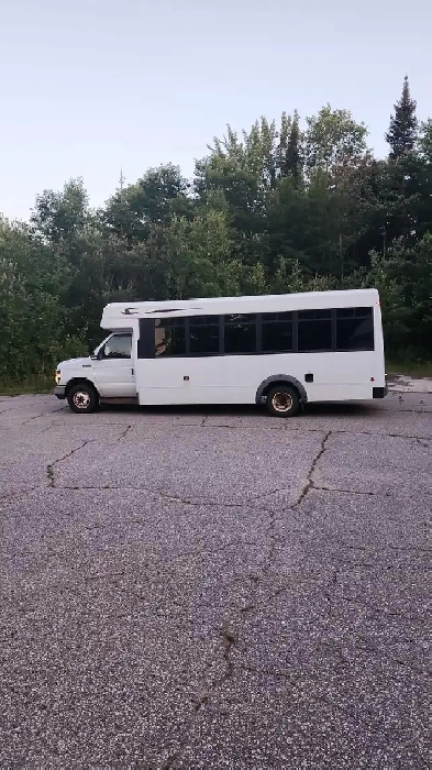 2013 Ford ECONOLINE E450 SUPER DUTY CUTAWAY VAN - Only 42,000km Image# 1