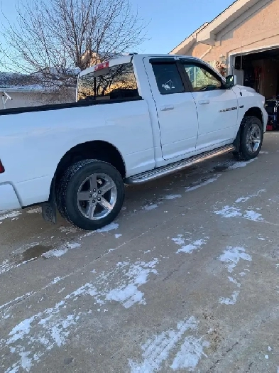 2012 Dodge Ram 1500 Sport. 4x4. Low Mileage.  128000 KM Image# 1