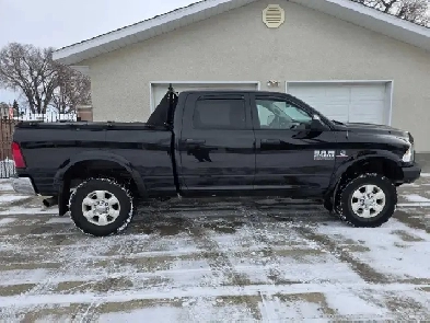 Dodge Ram 2500 6.7L Cummins 4x4 (Low KM) Image# 1