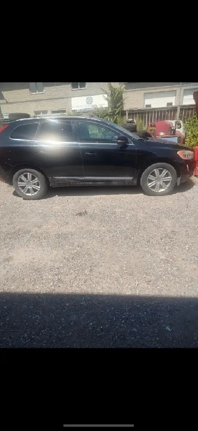 2016 Volvo XC60 mint condition (needs engine) Image# 1