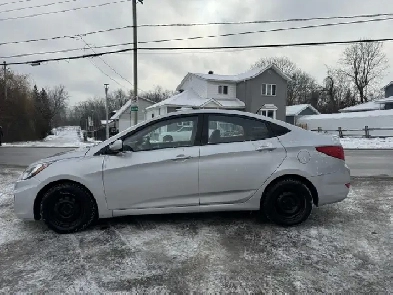 2013 Hyundai Accent GL Image# 1