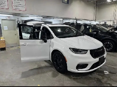 2024 Chrysler Pacifica Hybrid LIMITED Image# 1